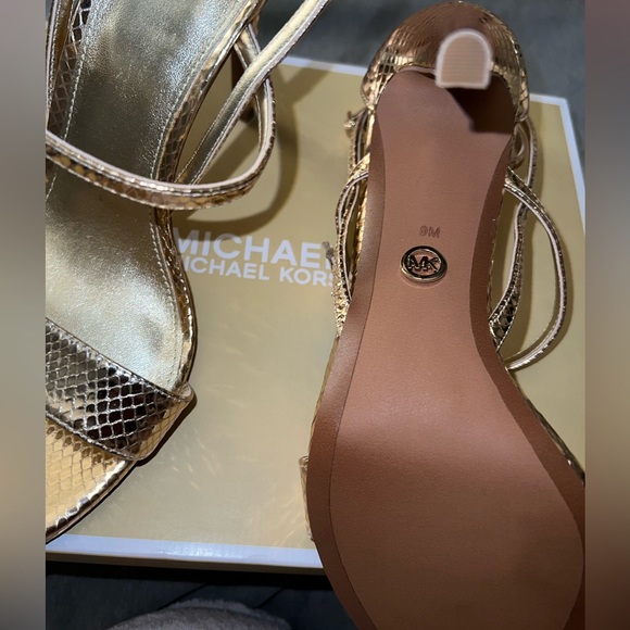 Gold Micheal Kors Heels! - Picture 9 of 10
